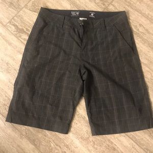 Men’s Mountain Hardwear shorts sz 32 - NEW! Plaid